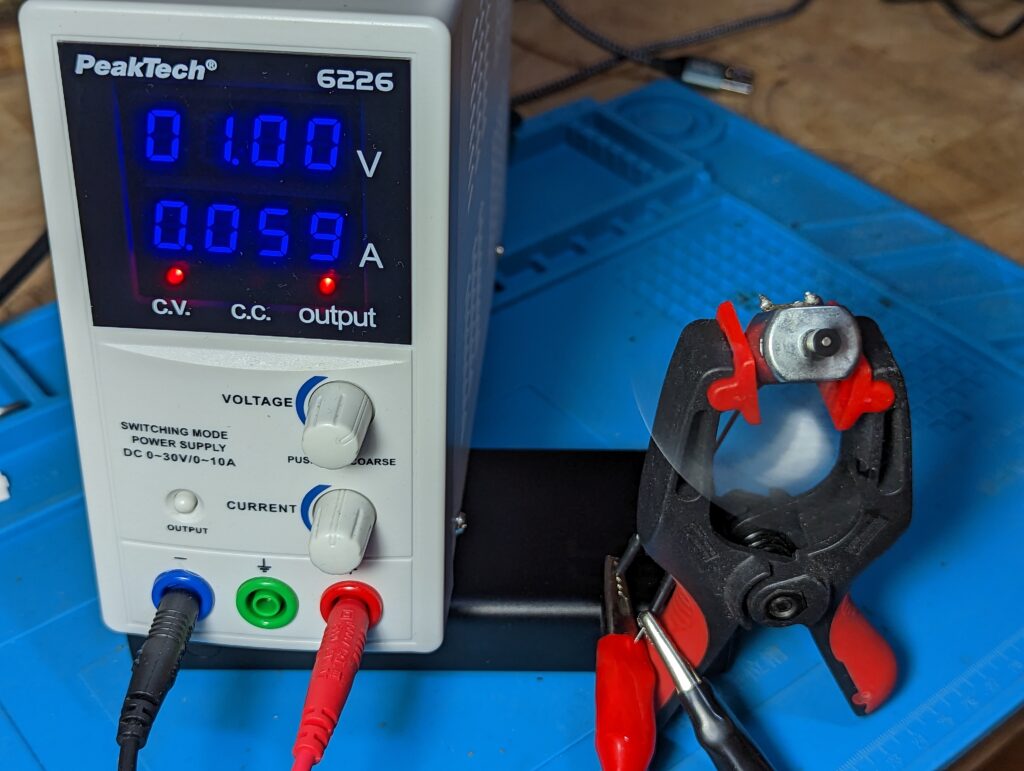 labornetzteil mit ventilator.